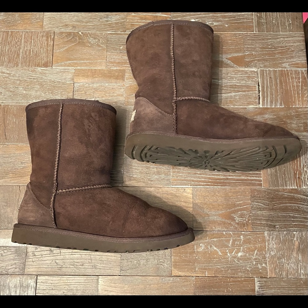 UGG Classic Short Boot🖤 - Picture 7 of 14